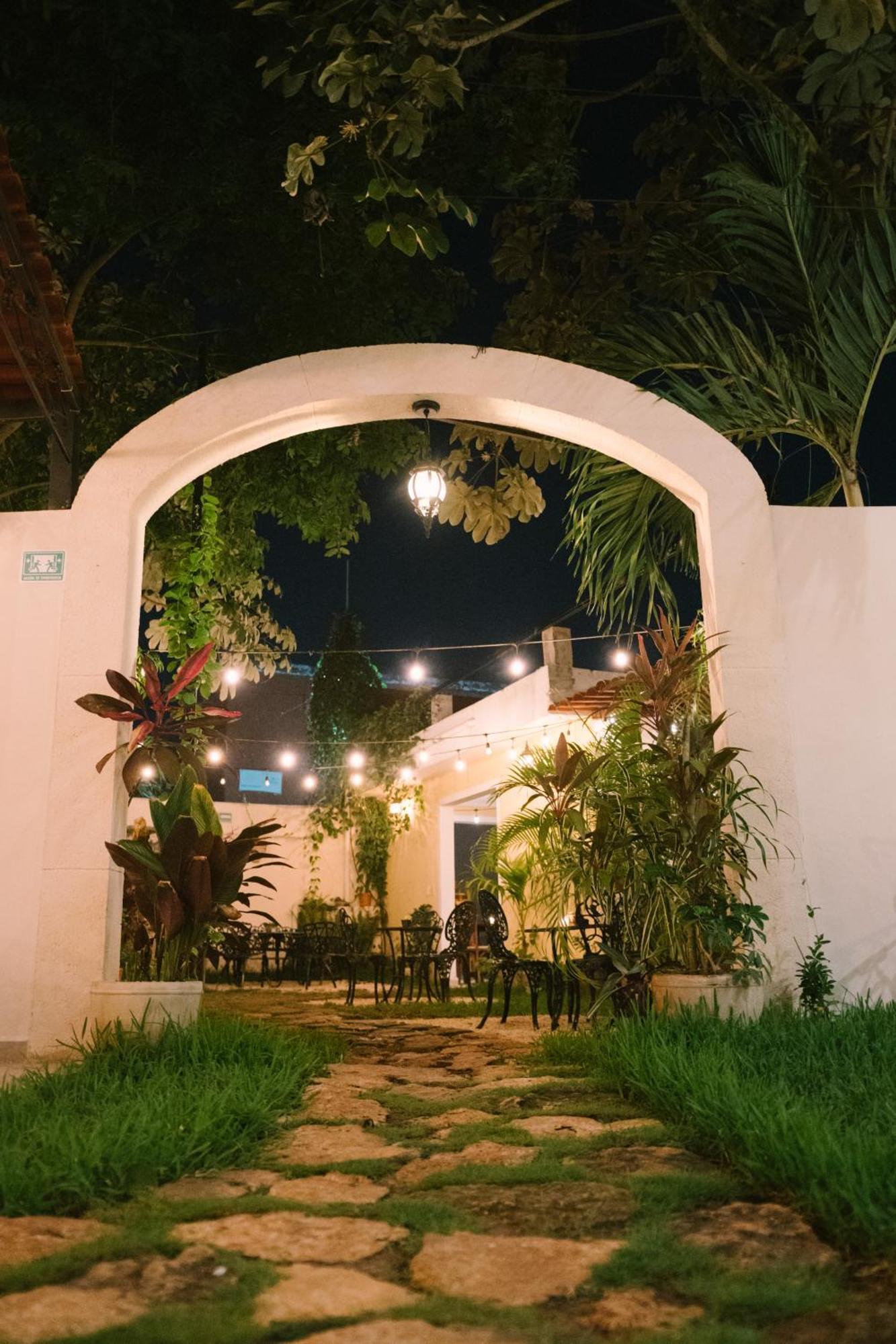 Maculan Hotel Valladolid  Bagian luar foto